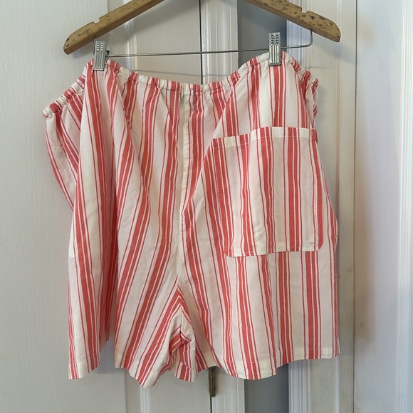 ASOS DESIGN Curve relaxed shirt and shorts in red deckchair stripe - Picture 11 of 11